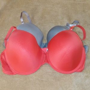 .. Bra 90% polyester 10% spandex size 40D